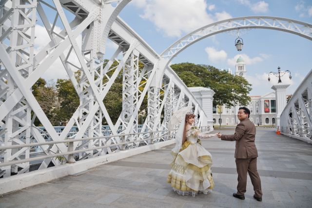 Romantic walk on the bridge? Pre wedding shoot done near bridge in front of Victoria Concert Hall!

📸: Jaeden | ©DeReminisce Photography
Email: DeReminisce@gmail.com
Lifestyle | portrait | wedding | event

#wedding #love #solemisation #actualday #weddingday #dereminisce #sgphotographer #engagement #singaporephotographer #weddingphotographer #weddingphotography #weddingphoto #sgbrides #singaporebrides #ido #blissfulbrides #bridestory #weddingideas #weddinggown #igsg #sgig #instagram_sg #canonphotography #canonphotographer #canonsg #throwback #vsco #prewedding #photography